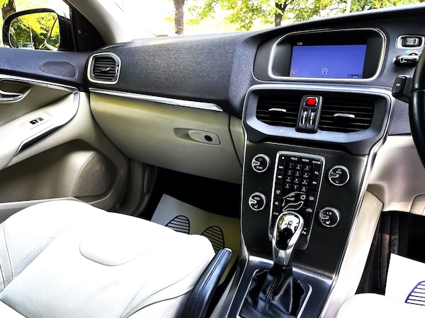 Used Volvo V40 2014 for sale - 75604732: Photo 35