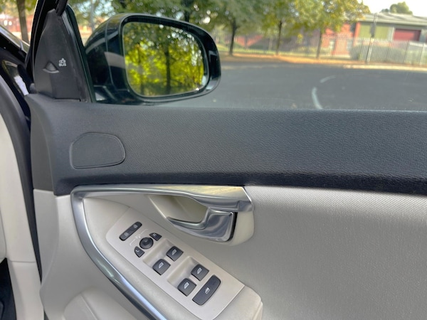 Used Volvo V40 2014 for sale - 75604732: Photo 57