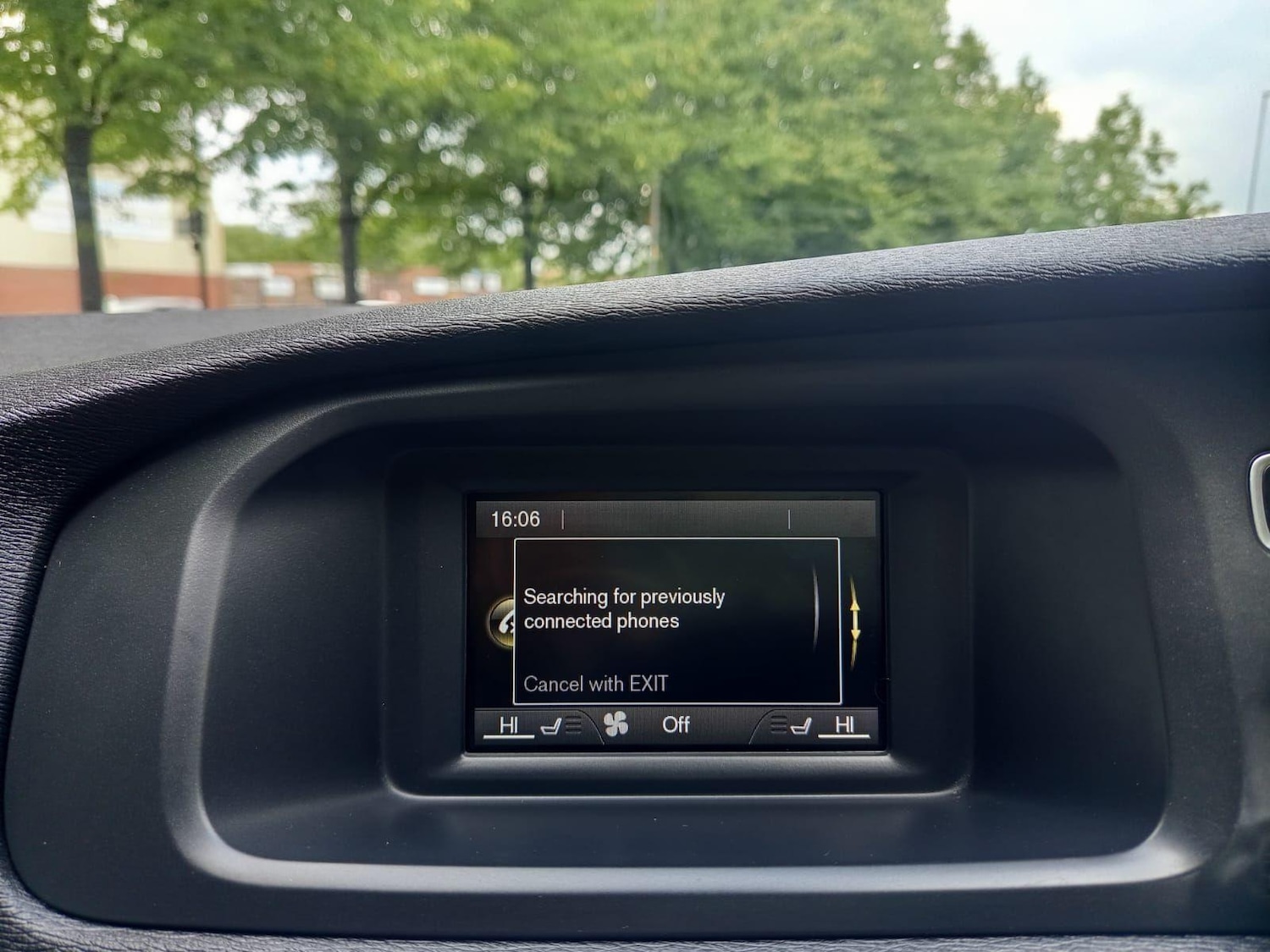 Used Volvo V40 2015 for sale - 76579863: Photo 36