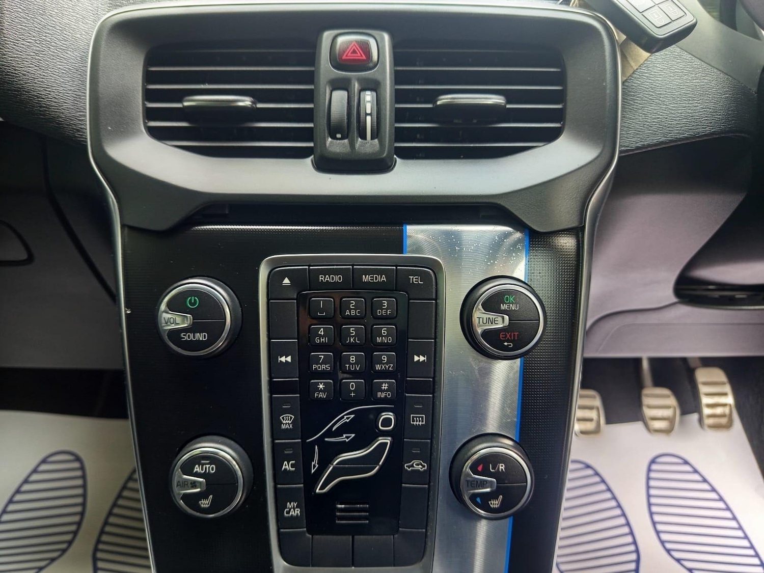 Used Volvo V40 2015 for sale - 76579863: Photo 37