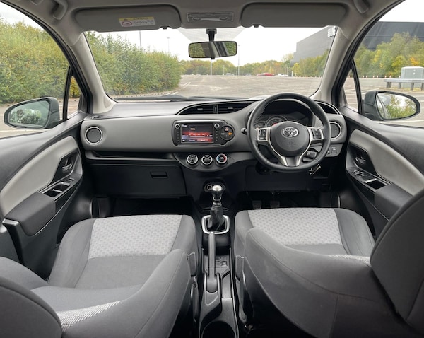 Used Toyota Yaris 2015 for sale - 76290062: Photo 2