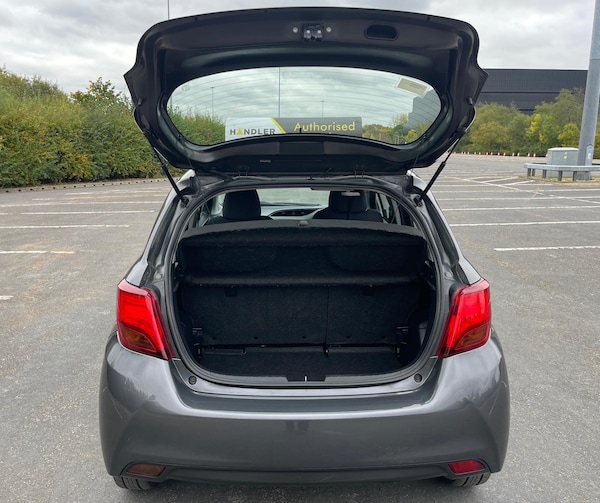 Used Toyota Yaris 2015 for sale - 76290062: Photo 32