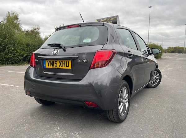 Used Toyota Yaris 2015 for sale - 76290062: Photo 37