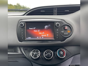 Used Toyota Yaris 2015 for sale - 76290062: Photo 3