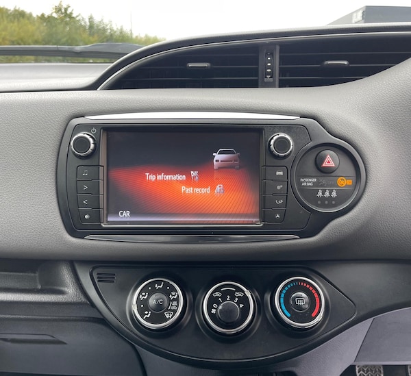 Used Toyota Yaris 2015 for sale - 76290062: Photo 4