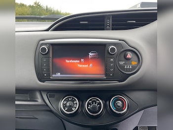Used Toyota Yaris 2015 for sale - 76290062: Photo 4