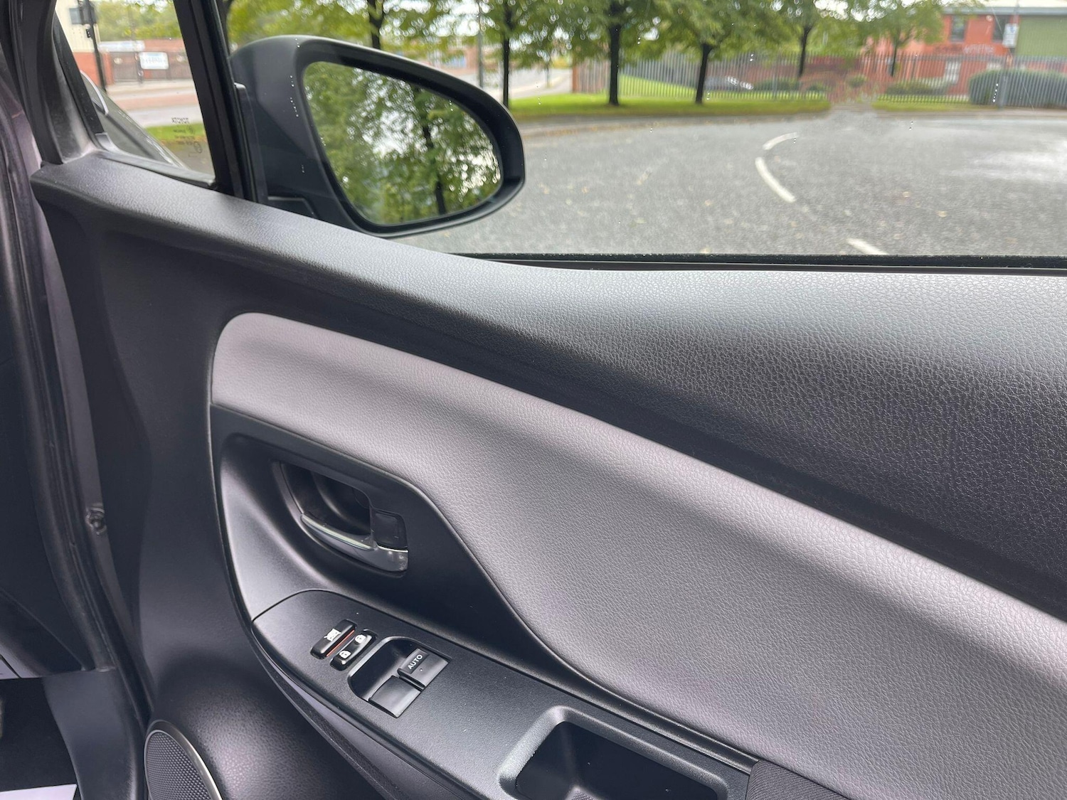 Used Toyota Yaris 2015 for sale - 76593401: Photo 35