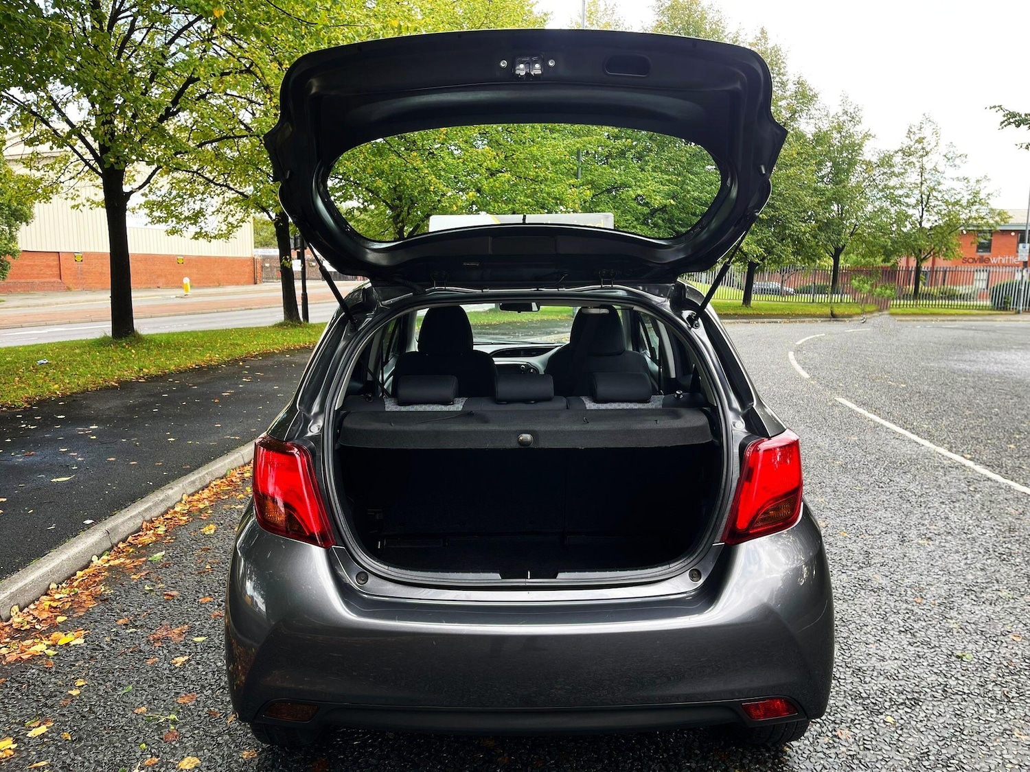 Used Toyota Yaris 2015 for sale - 76593401: Photo 37
