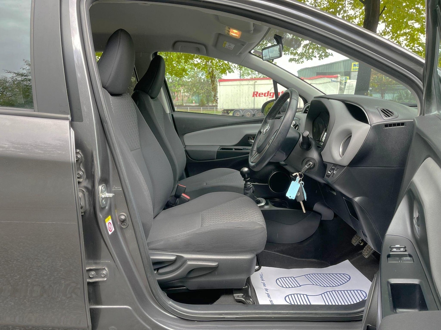 Used Toyota Yaris 2015 for sale - 76593401: Photo 8