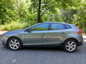 Used Volvo V40 2015 for sale - 74615977: Photo