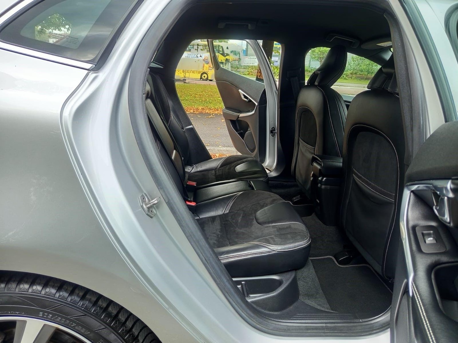 Used Volvo V40 2015 for sale - 76593435: Photo 25