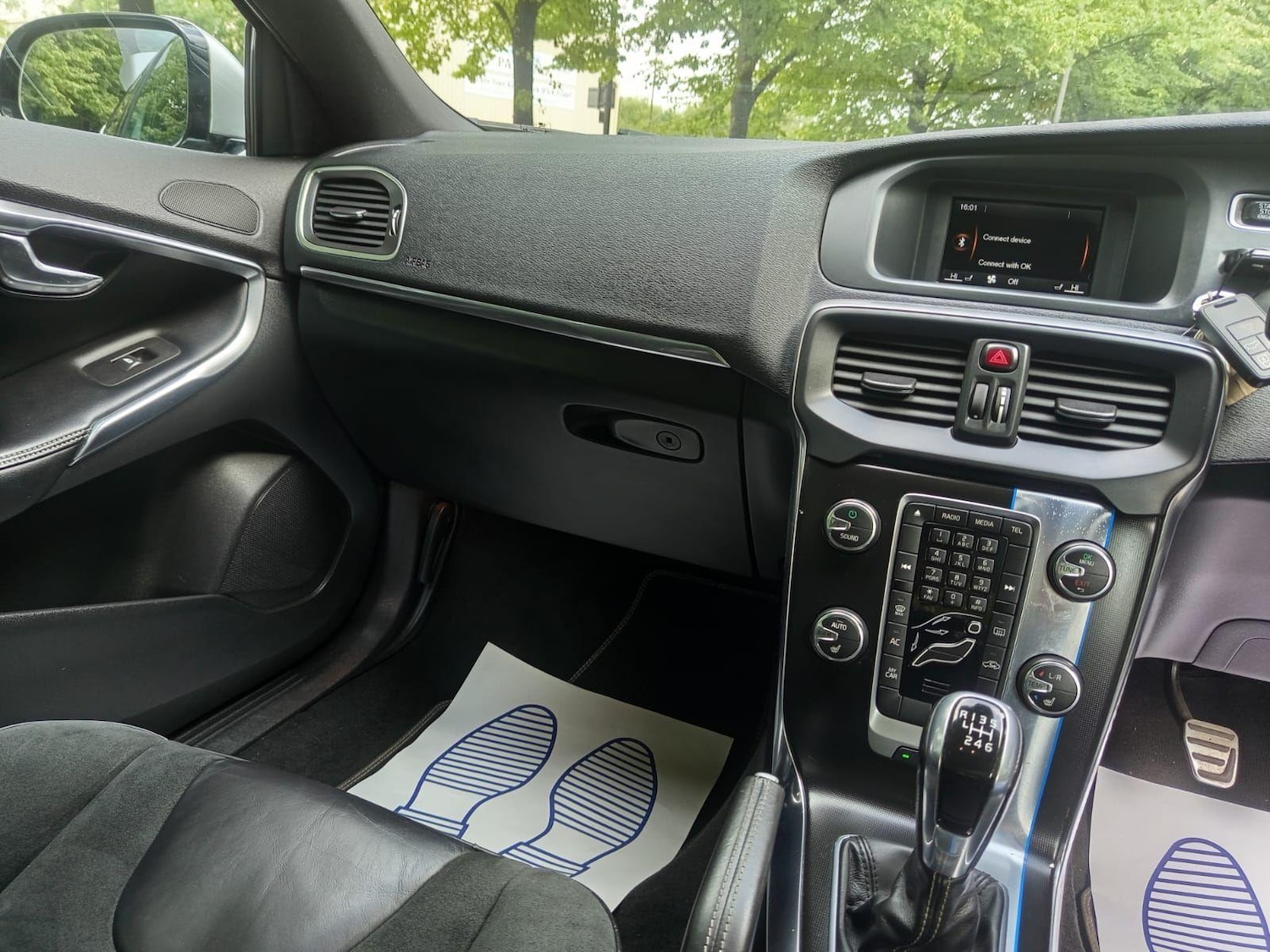 Used Volvo V40 2015 for sale - 76593435: Photo 33