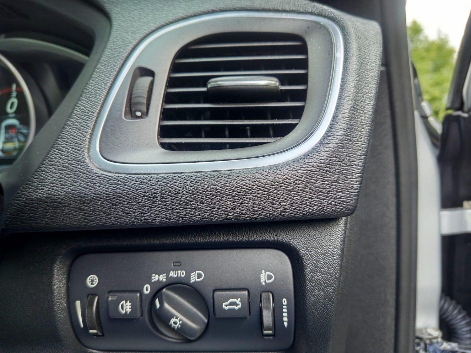 Used Volvo V40 2015 for sale - 76593435: Photo 45