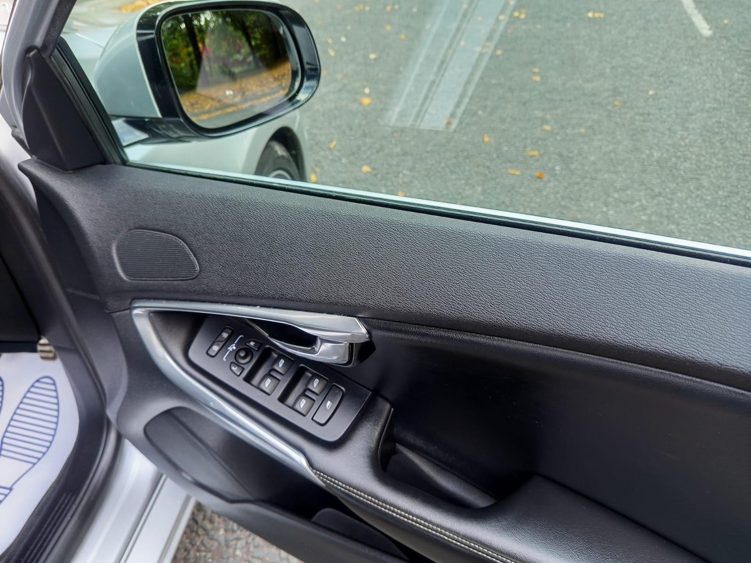 Used Volvo V40 2015 for sale - 76593435: Photo 46