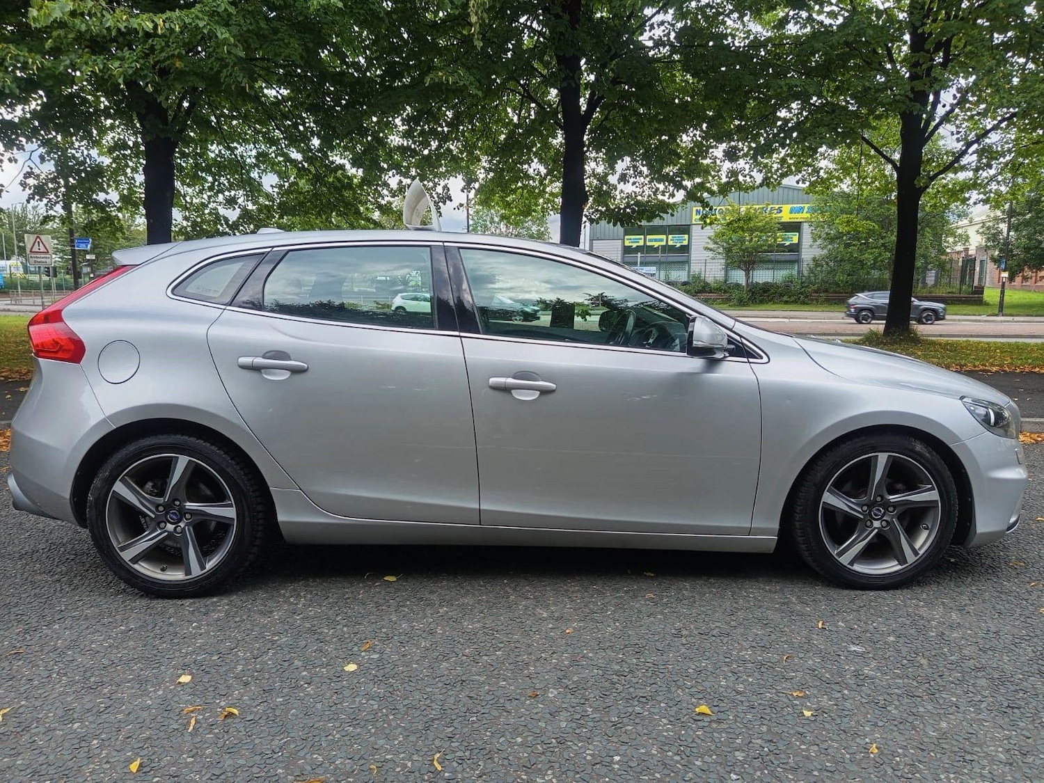 Used Volvo V40 2015 for sale - 76593435: Photo 8