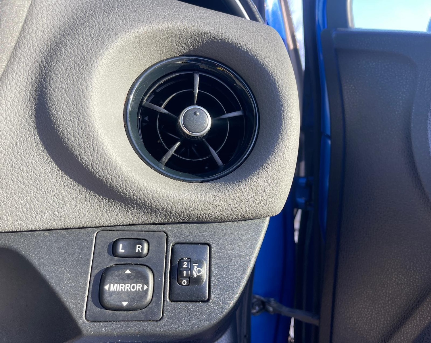 Used Toyota Yaris 2017 for sale - 77918790: Photo 20