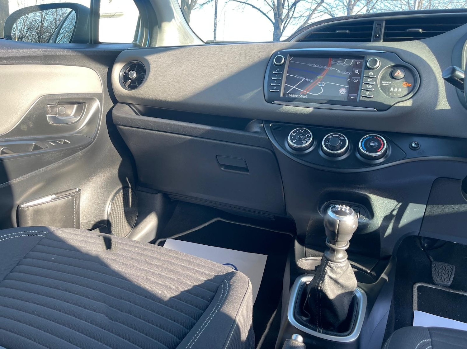 Used Toyota Yaris 2017 for sale - 77918790: Photo 24