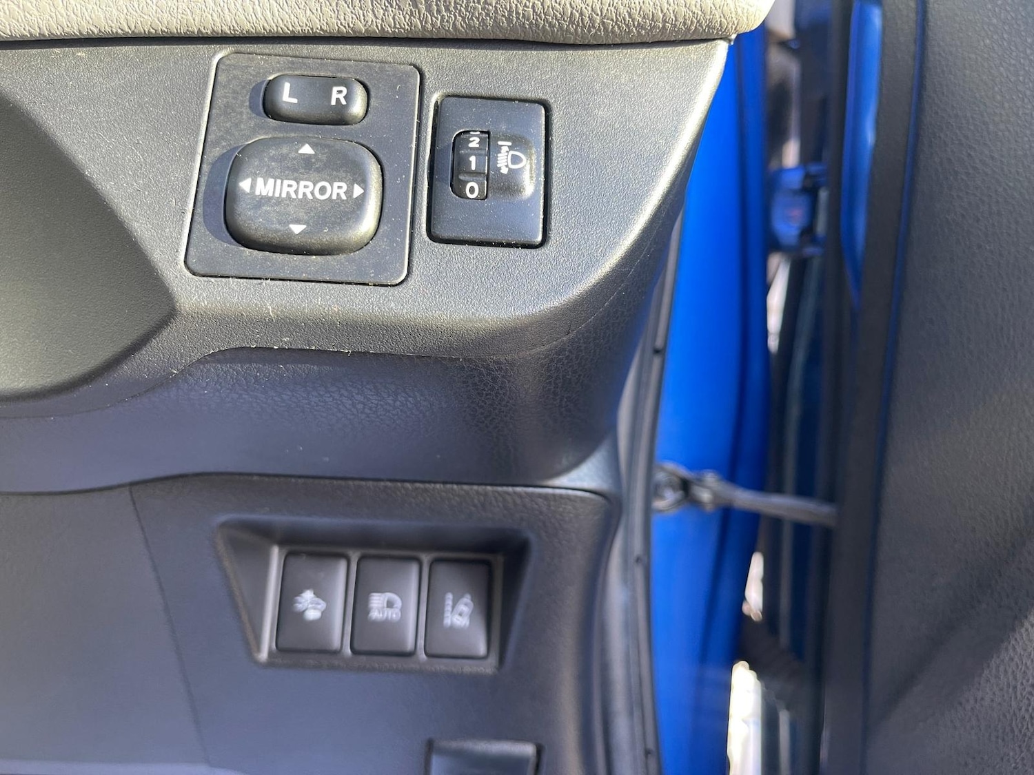 Used Toyota Yaris 2017 for sale - 77918790: Photo 38