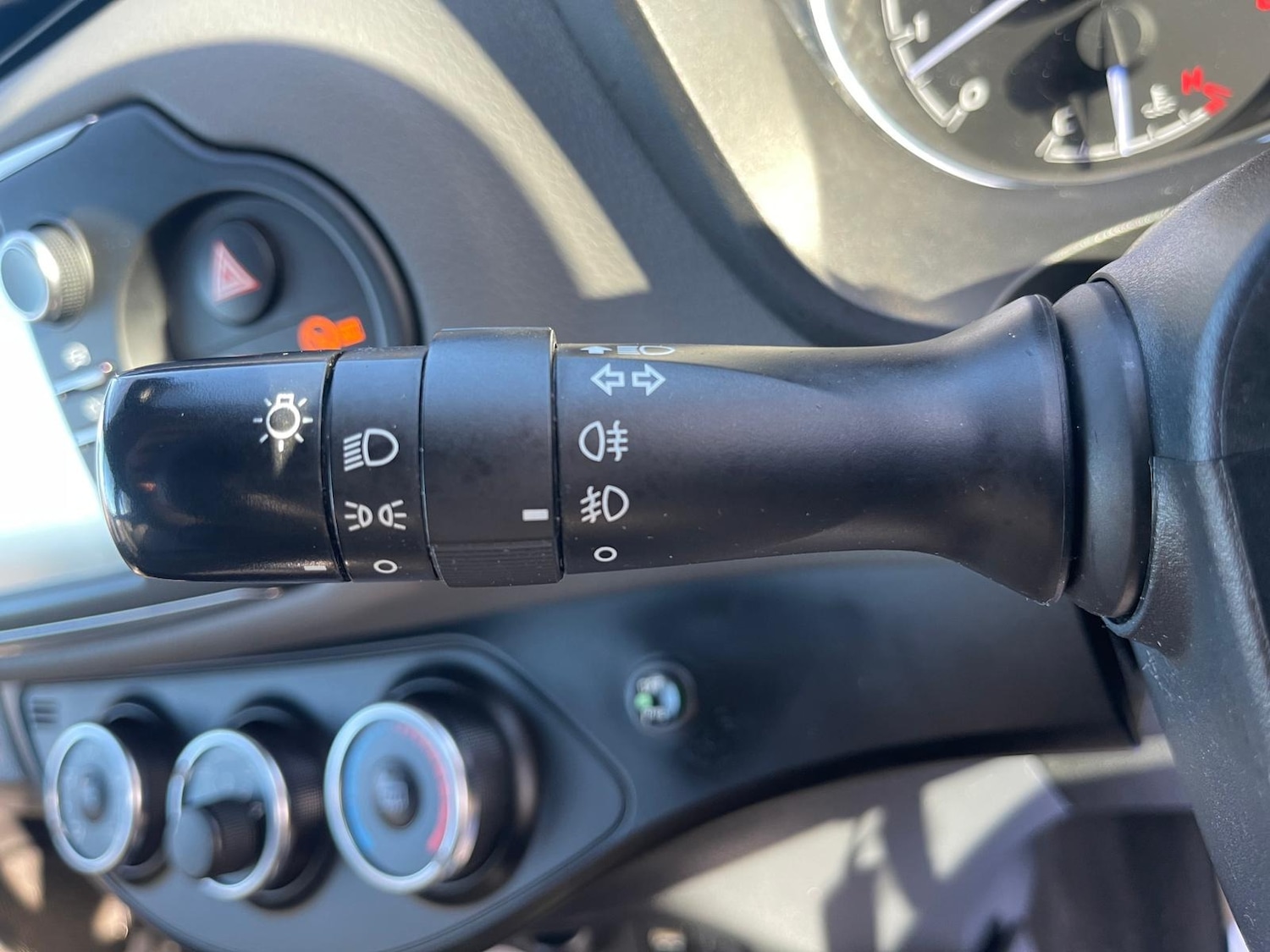 Used Toyota Yaris 2017 for sale - 77918790: Photo 53