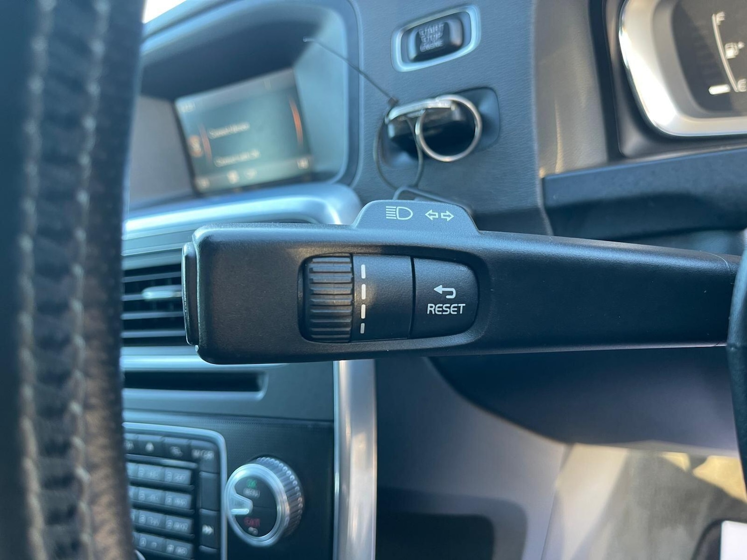 Used Volvo V60 2015 for sale - 76623148: Photo 28