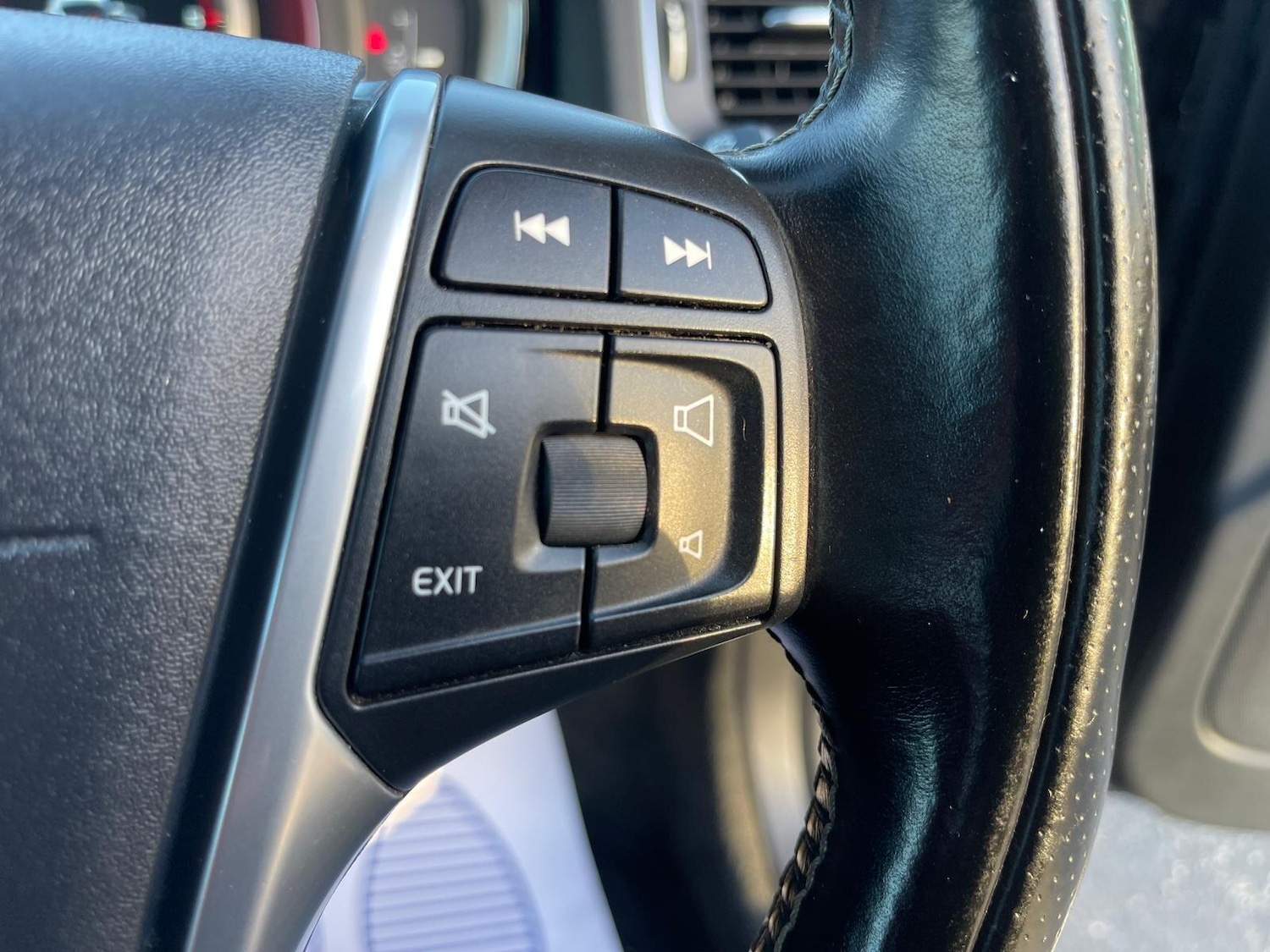 Used Volvo V60 2015 for sale - 76623148: Photo 32