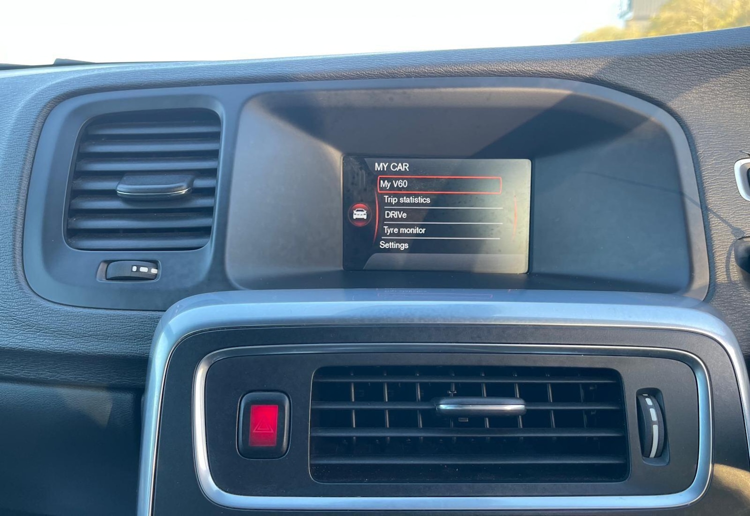 Used Volvo V60 2015 for sale - 76623148: Photo 36