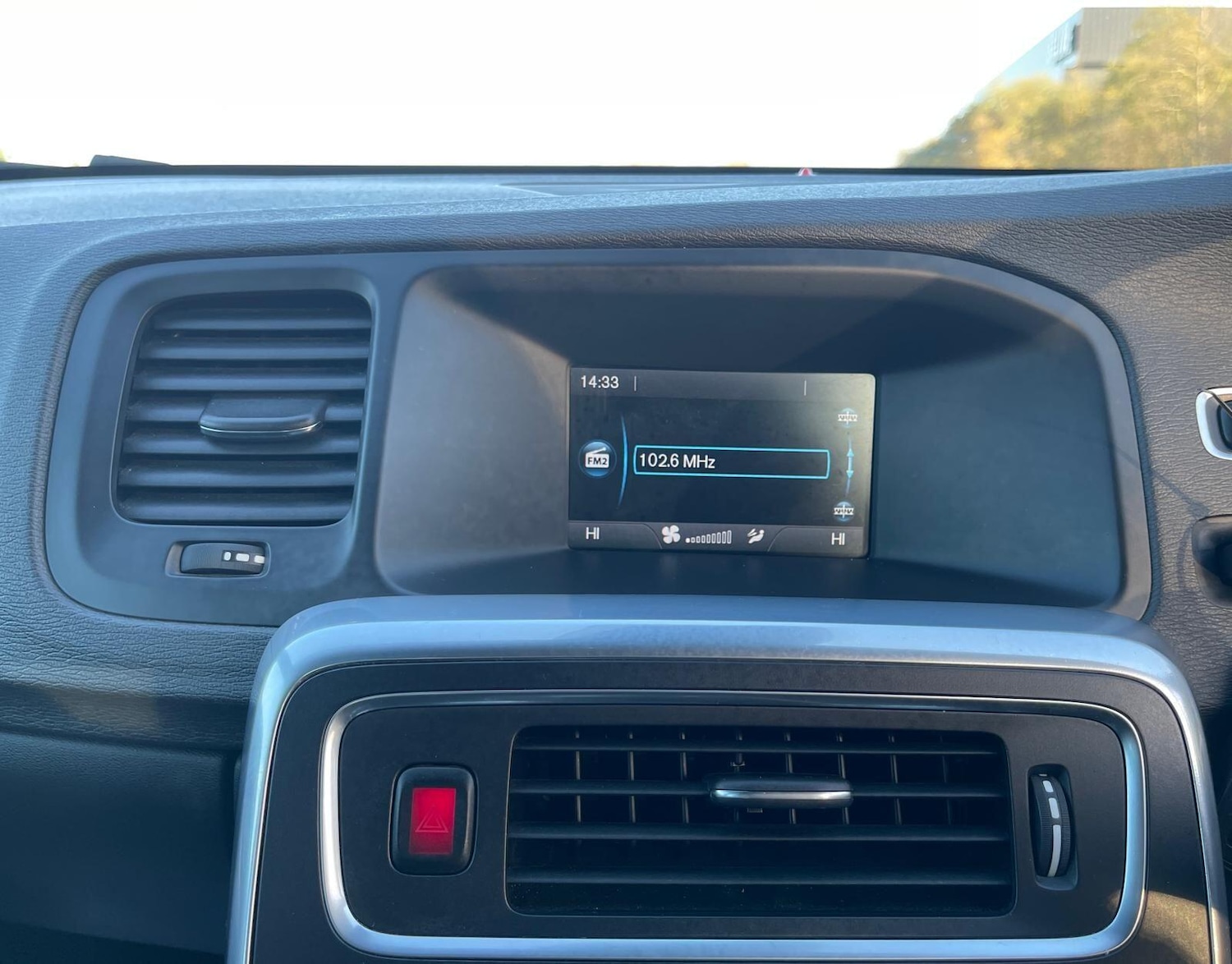 Used Volvo V60 2015 for sale - 76623148: Photo 37