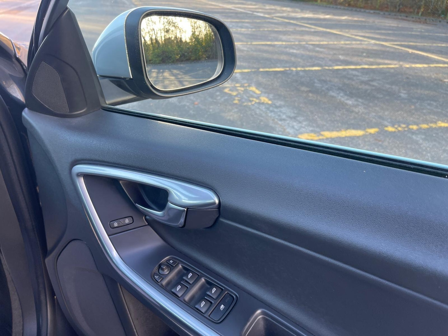 Used Volvo V60 2015 for sale - 76623148: Photo 39