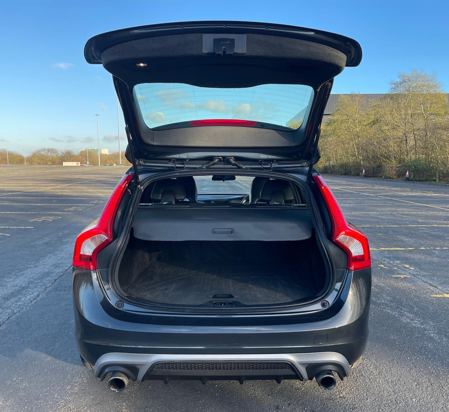 Used Volvo V60 2015 for sale - 76623148: Photo 41