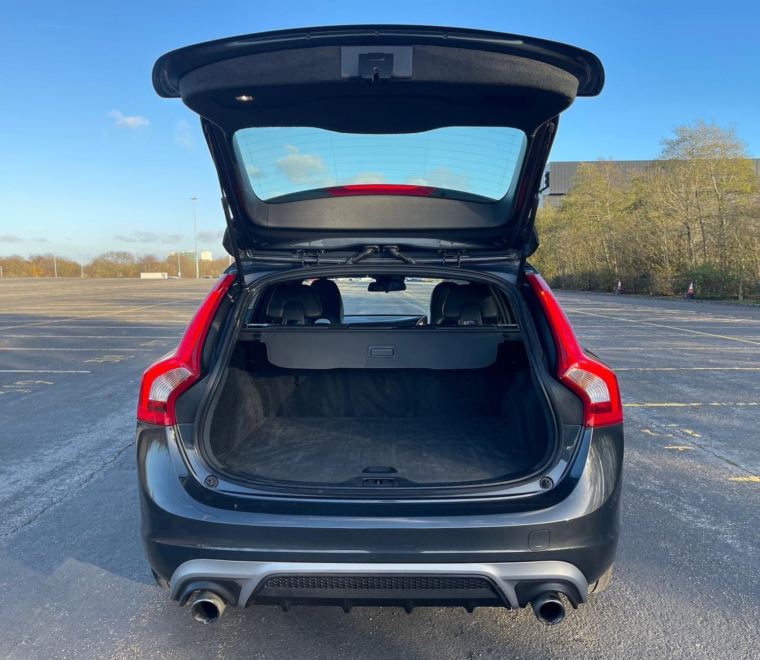 Used Volvo V60 2015 for sale - 76623148: Photo 43