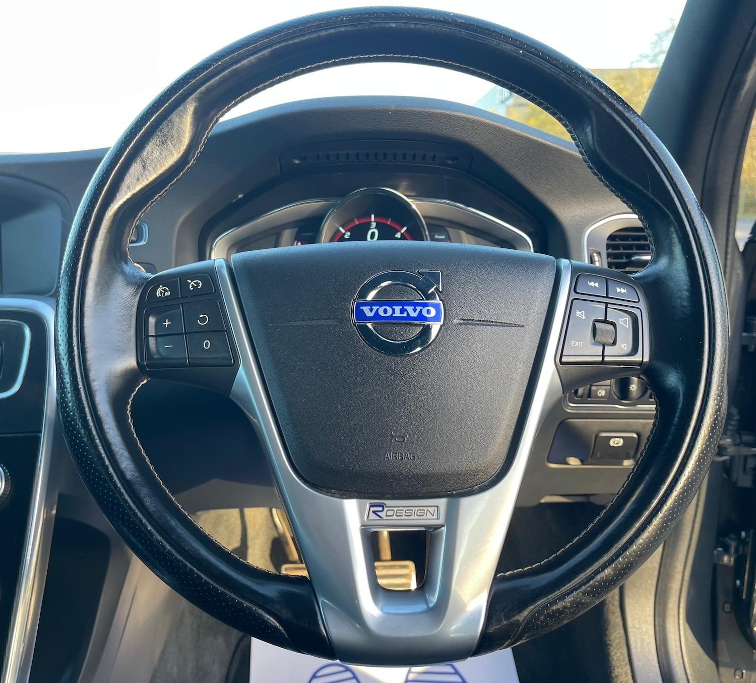 Used Volvo V60 2015 for sale - 76623148: Photo 44