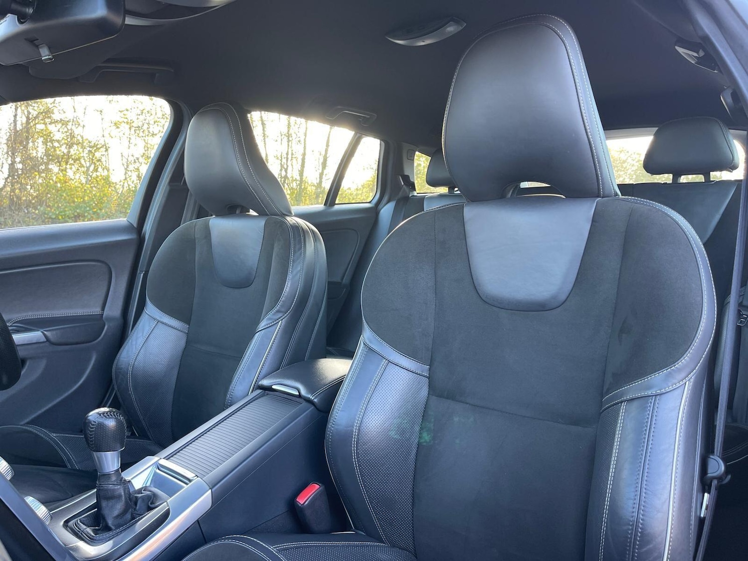 Used Volvo V60 2015 for sale - 76623148: Photo 45