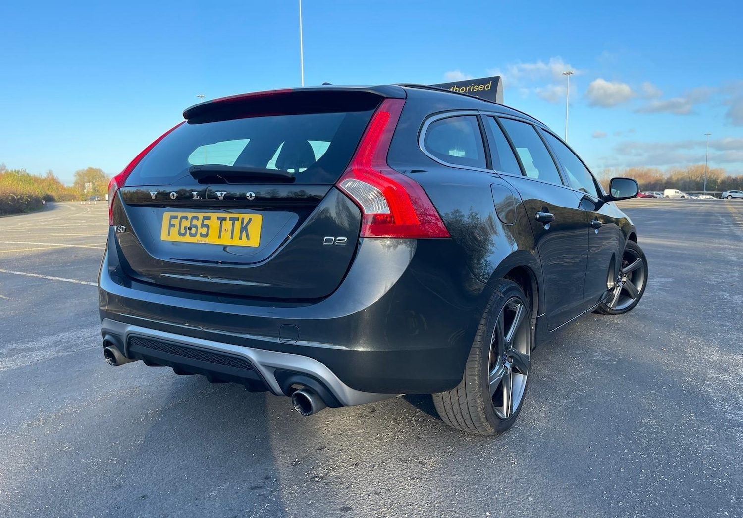 Used Volvo V60 2015 for sale - 76623148: Photo 8