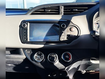 Used Toyota Yaris 2016 for sale - 76480560: Photo