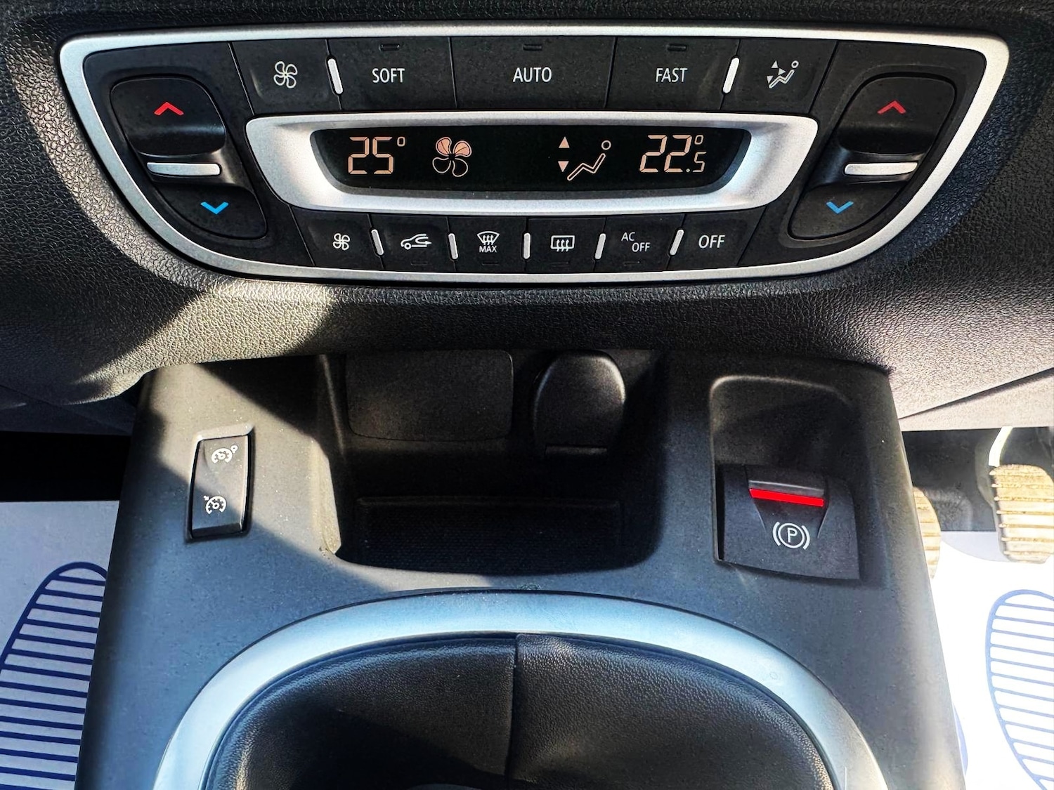 Used Renault Grand Scenic 2015 for sale - 78199028: Photo 22