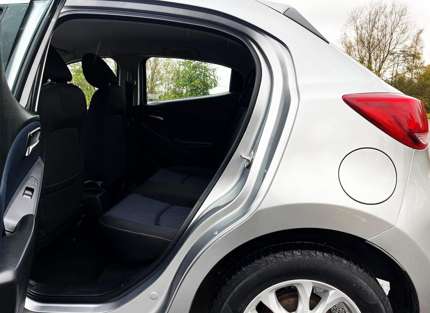 Used Mazda Mazda2 2015 for sale - 76623131: Photo 49