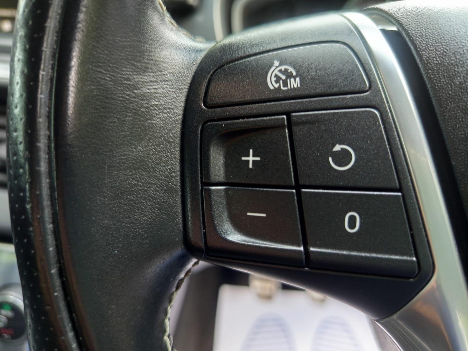 Used Volvo V40 2015 for sale - 76597679: Photo 41