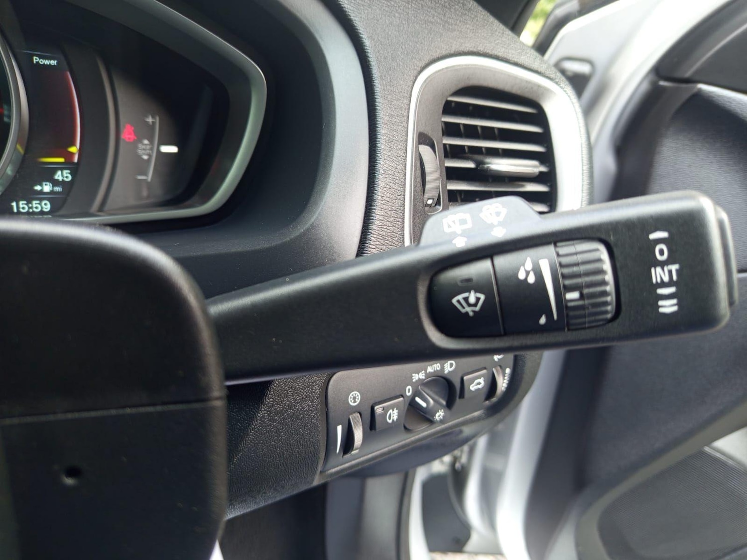 Used Volvo V40 2015 for sale - 76597679: Photo 44