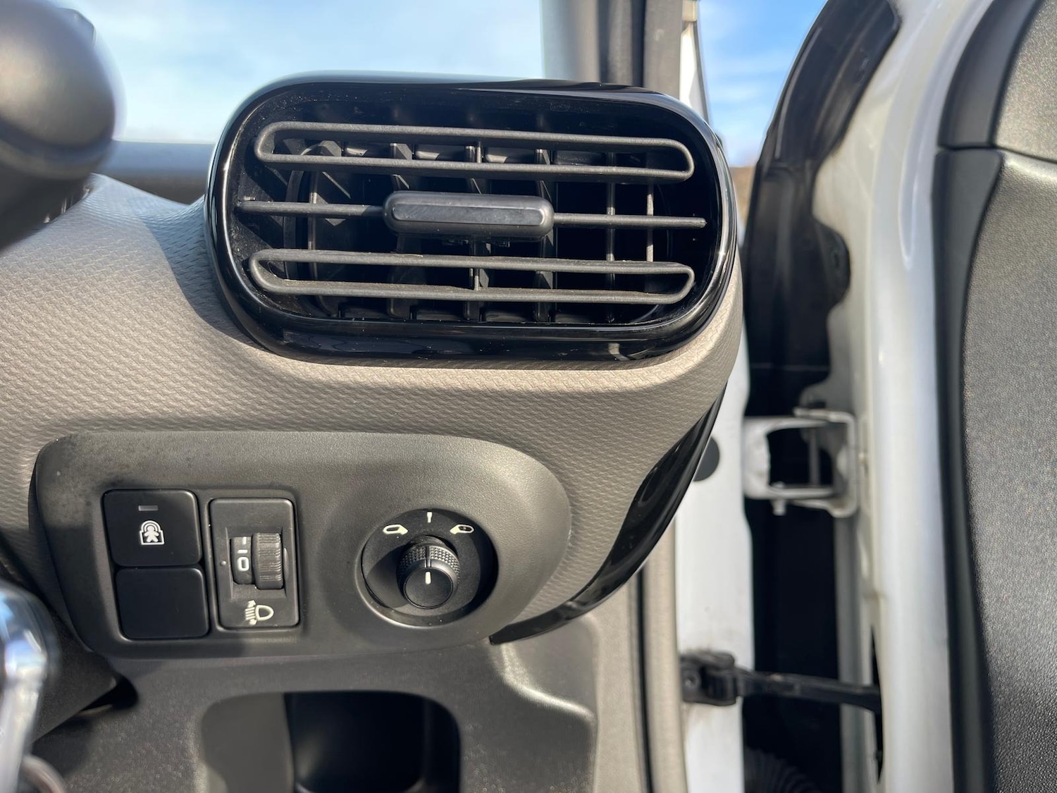 Used Citroen C4 Cactus 2015 for sale - 77476669: Photo 24