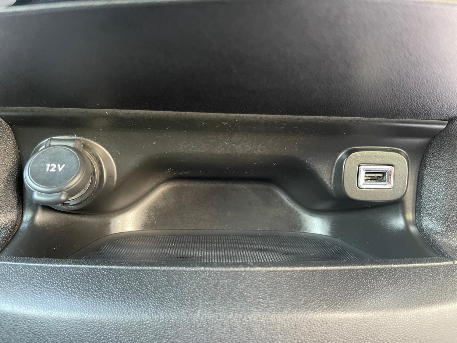 Used Citroen C4 Cactus 2015 for sale - 77476669: Photo 38