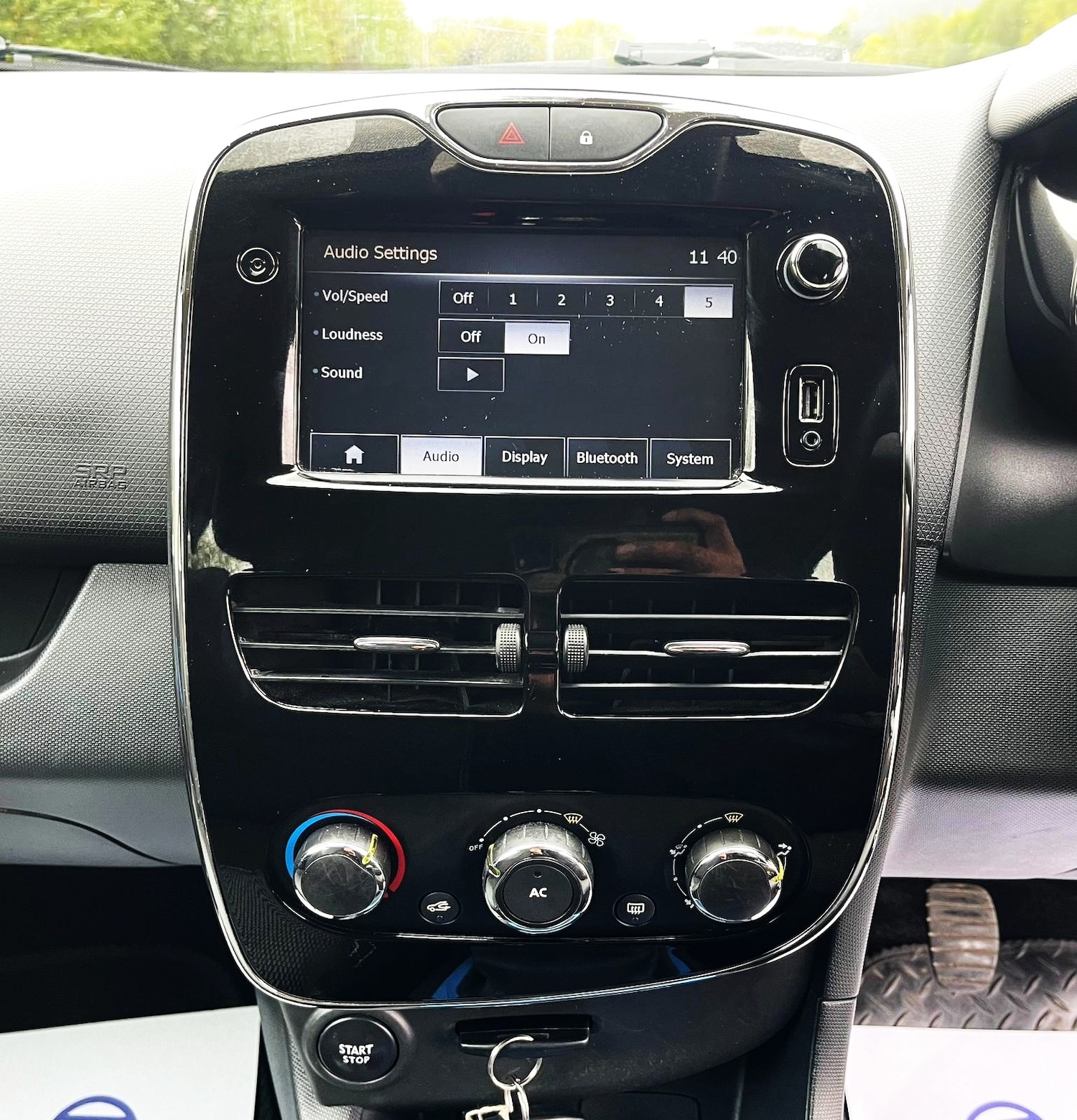 Used Renault Clio 2013 for sale - 76294381: Photo 11