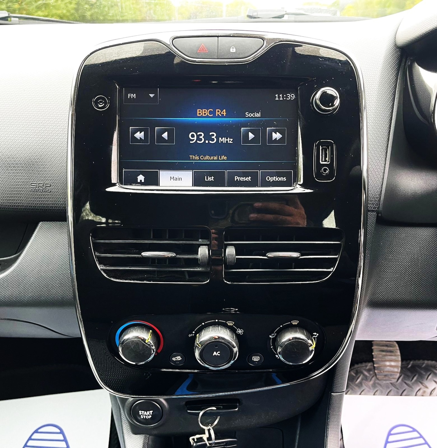 Used Renault Clio 2013 for sale - 76294381: Photo 28