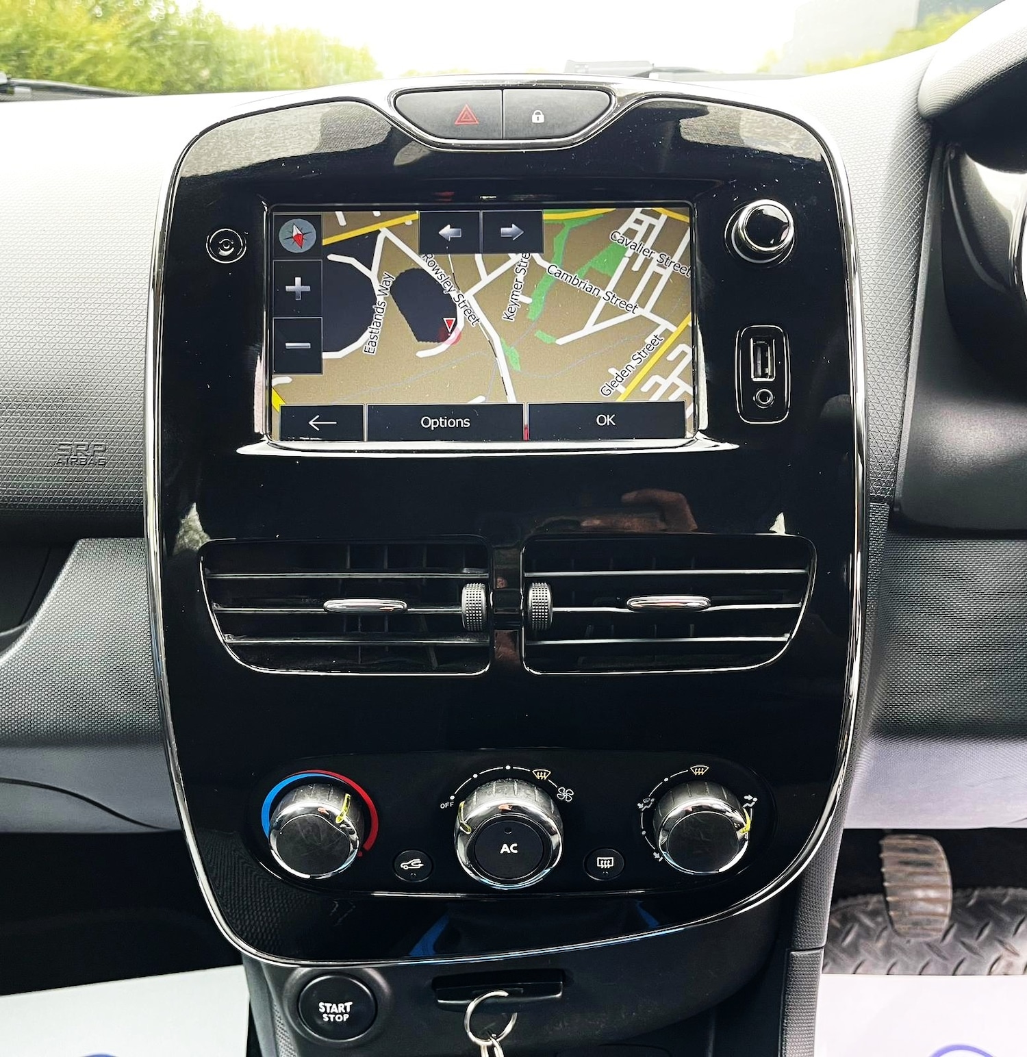 Used Renault Clio 2013 for sale - 76294381: Photo 33