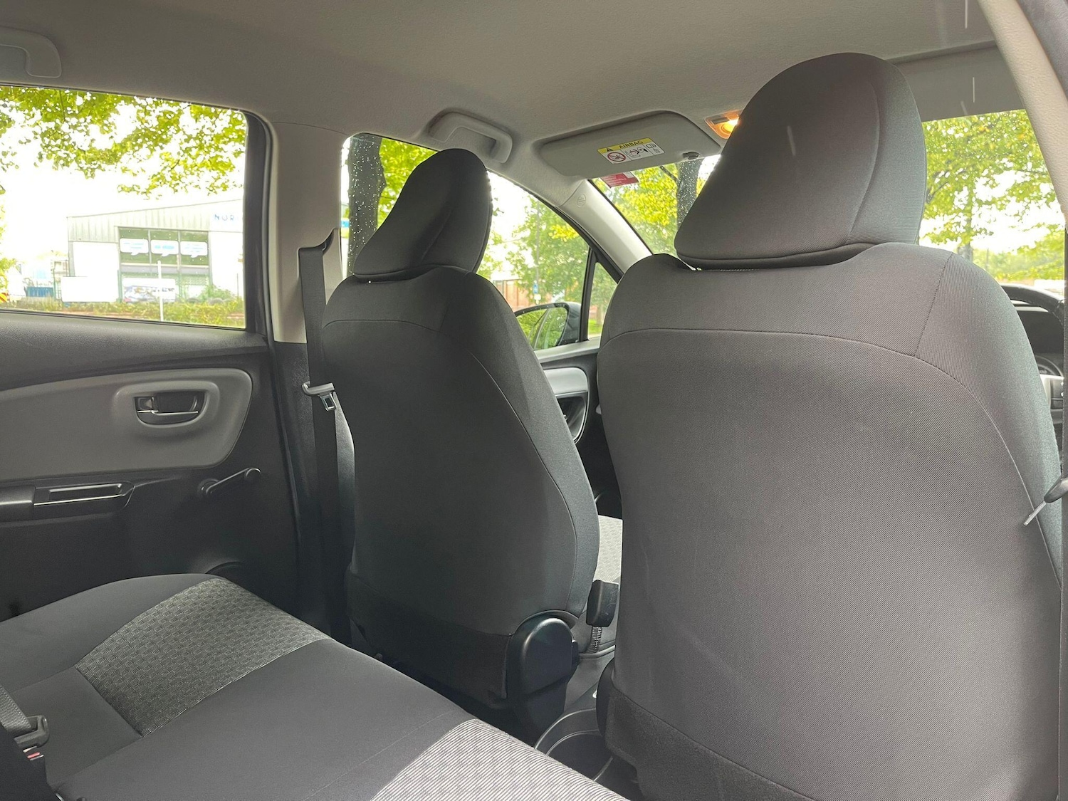 Used Toyota Yaris 2015 for sale - 76623139: Photo 12