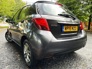 Used Toyota Yaris 2015 for sale - 76623139: Photo