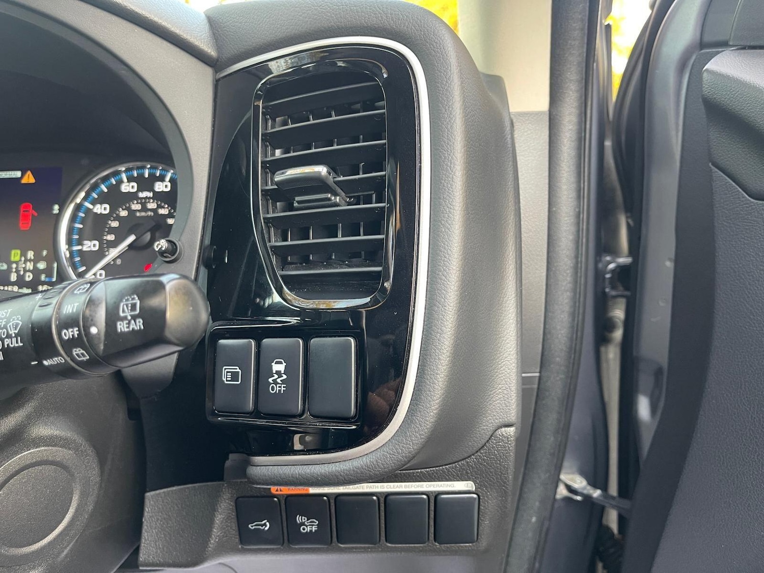 Used Mitsubishi Outlander 2015 for sale - 76579861: Photo 42