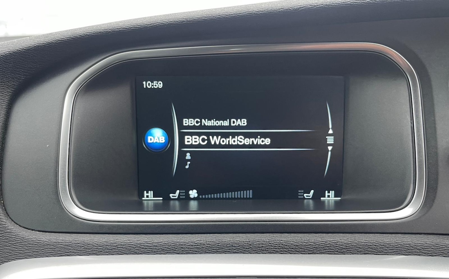 Used Volvo V40 2014 for sale - 76696585: Photo 31