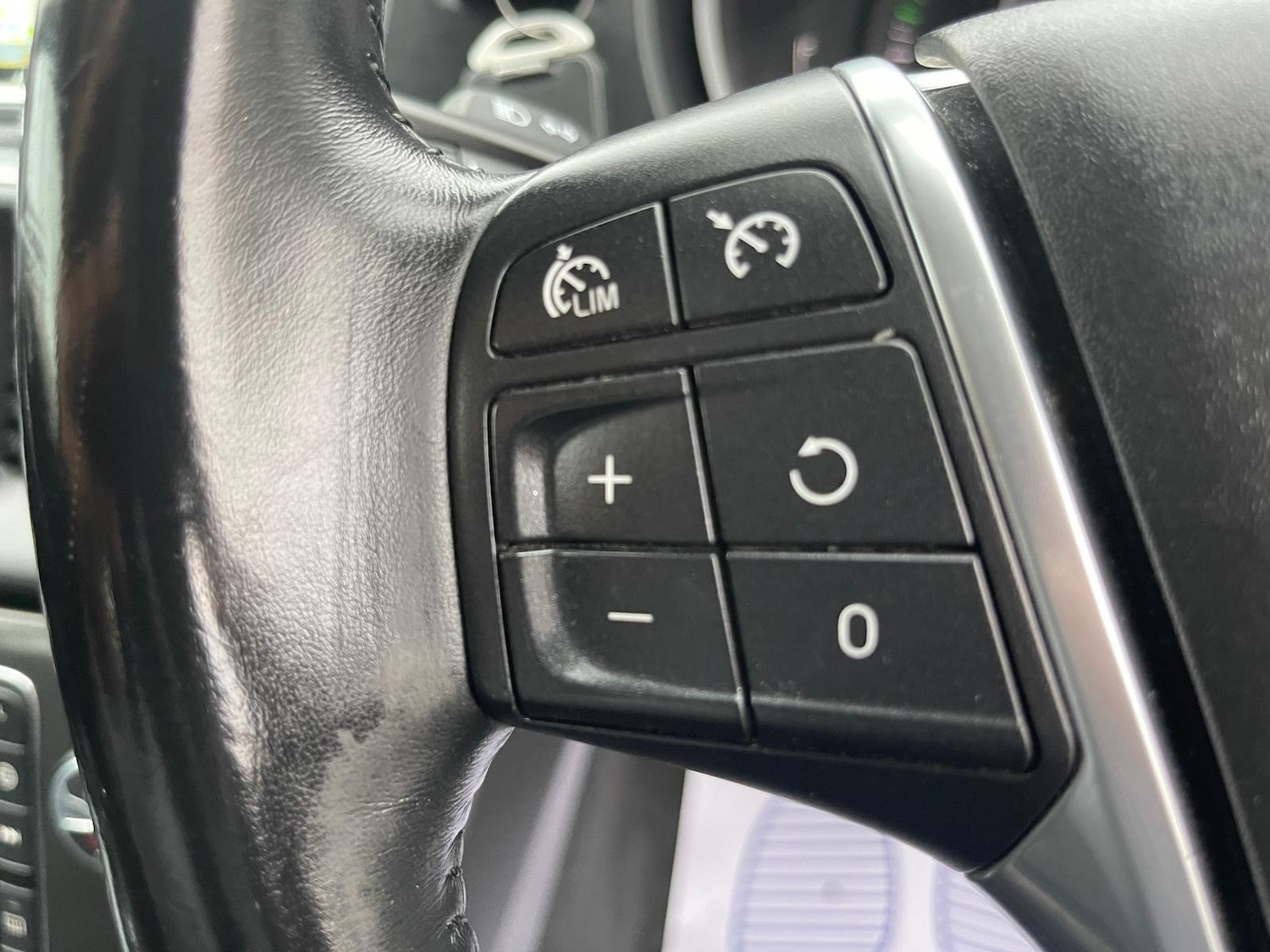 Used Volvo V40 2014 for sale - 76696585: Photo 34