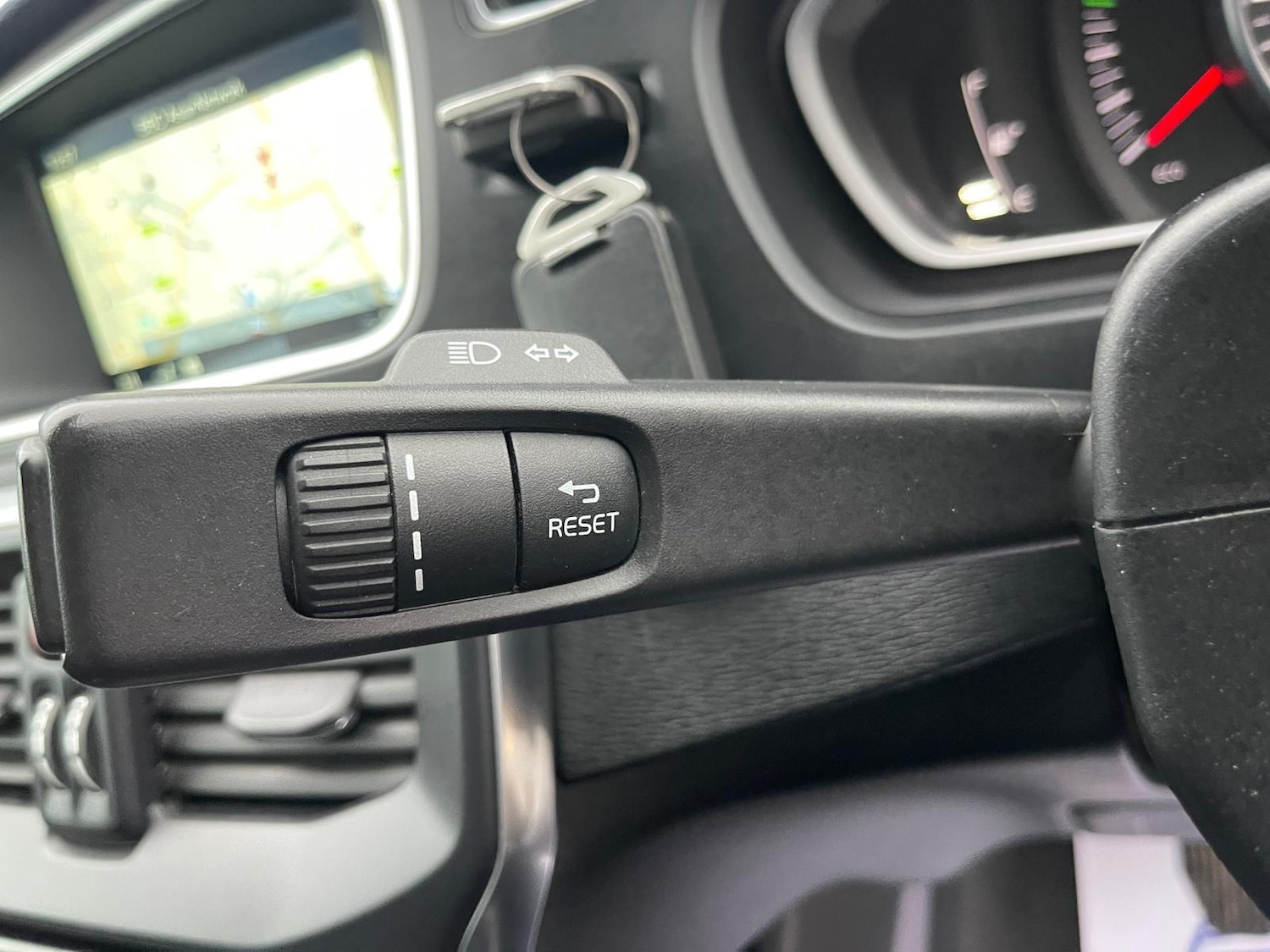 Used Volvo V40 2014 for sale - 76696585: Photo 35