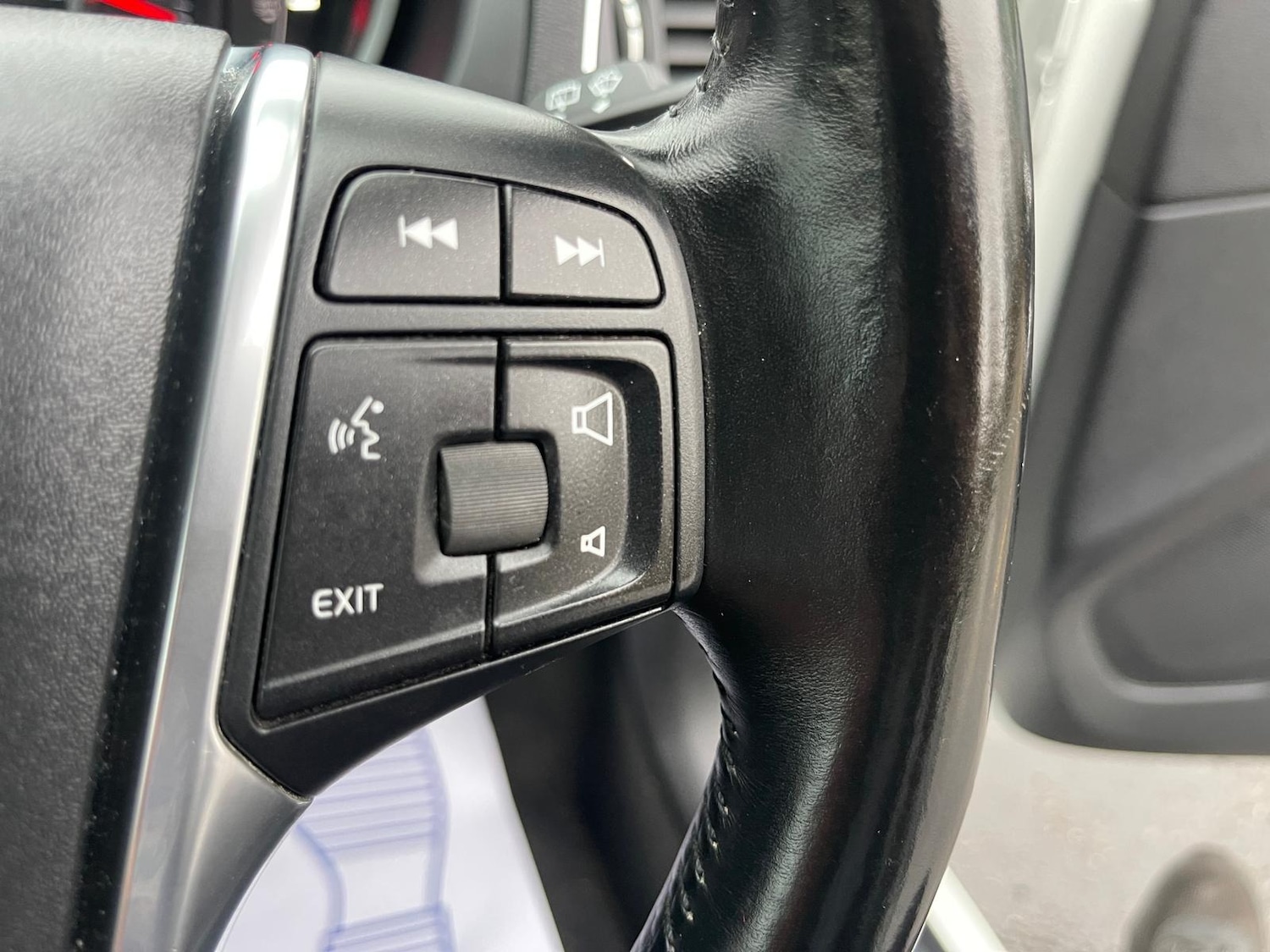 Used Volvo V40 2014 for sale - 76696585: Photo 37